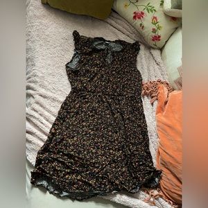 Flutter sleeve dress floral size large